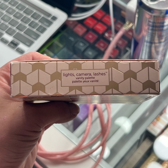 Tarte: Lights, Camera, Lashes Vanity Palette - Picture 4 of 4